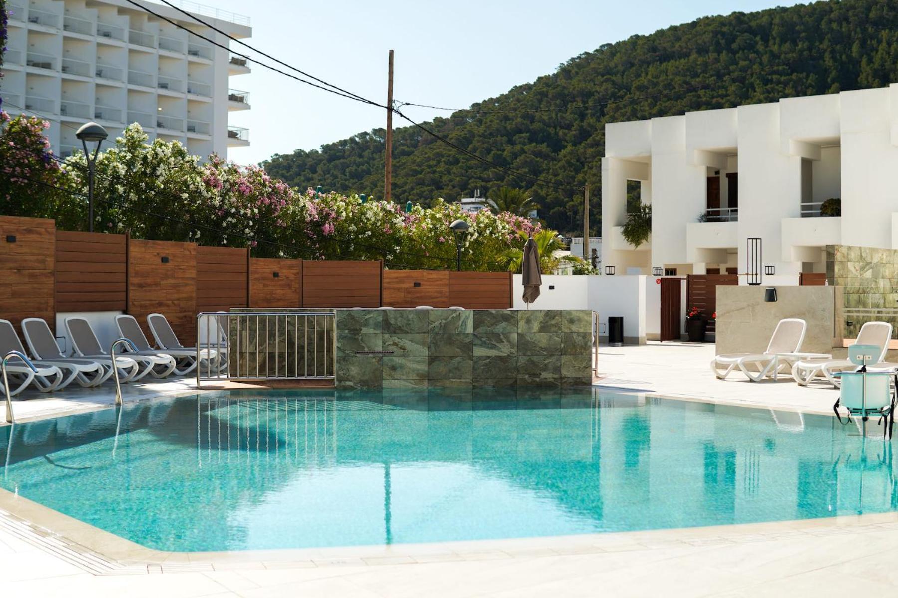 Typic Oasis Sa Tanca Apartment Cala Llonga  Bagian luar foto