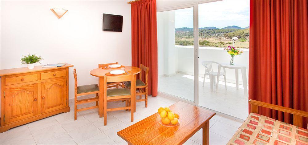 Typic Oasis Sa Tanca Apartment Cala Llonga  Bagian luar foto