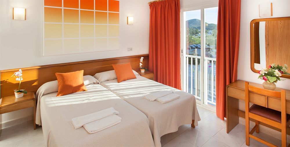Typic Oasis Sa Tanca Apartment Cala Llonga  Bagian luar foto