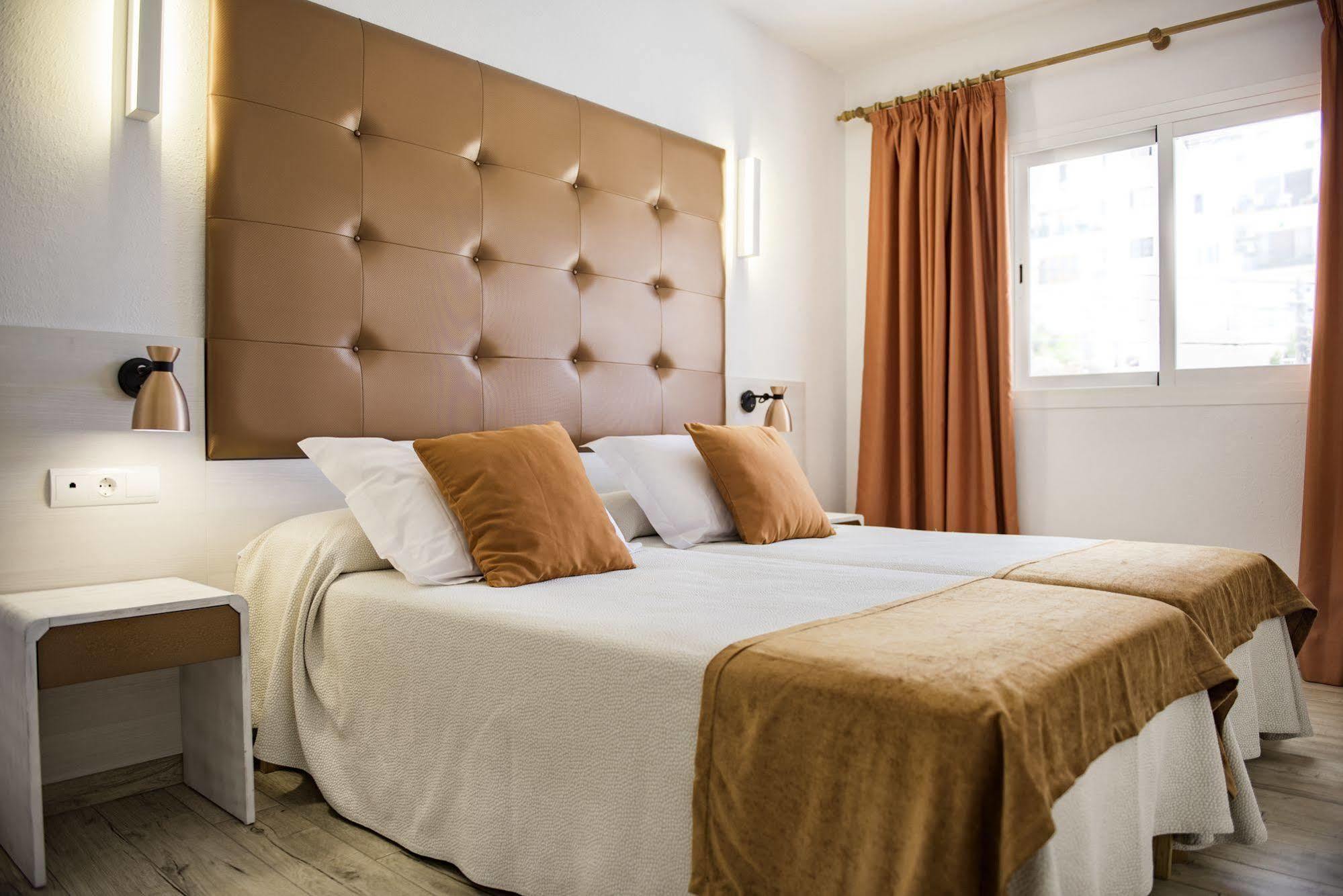 Typic Oasis Sa Tanca Apartment Cala Llonga  Bagian luar foto
