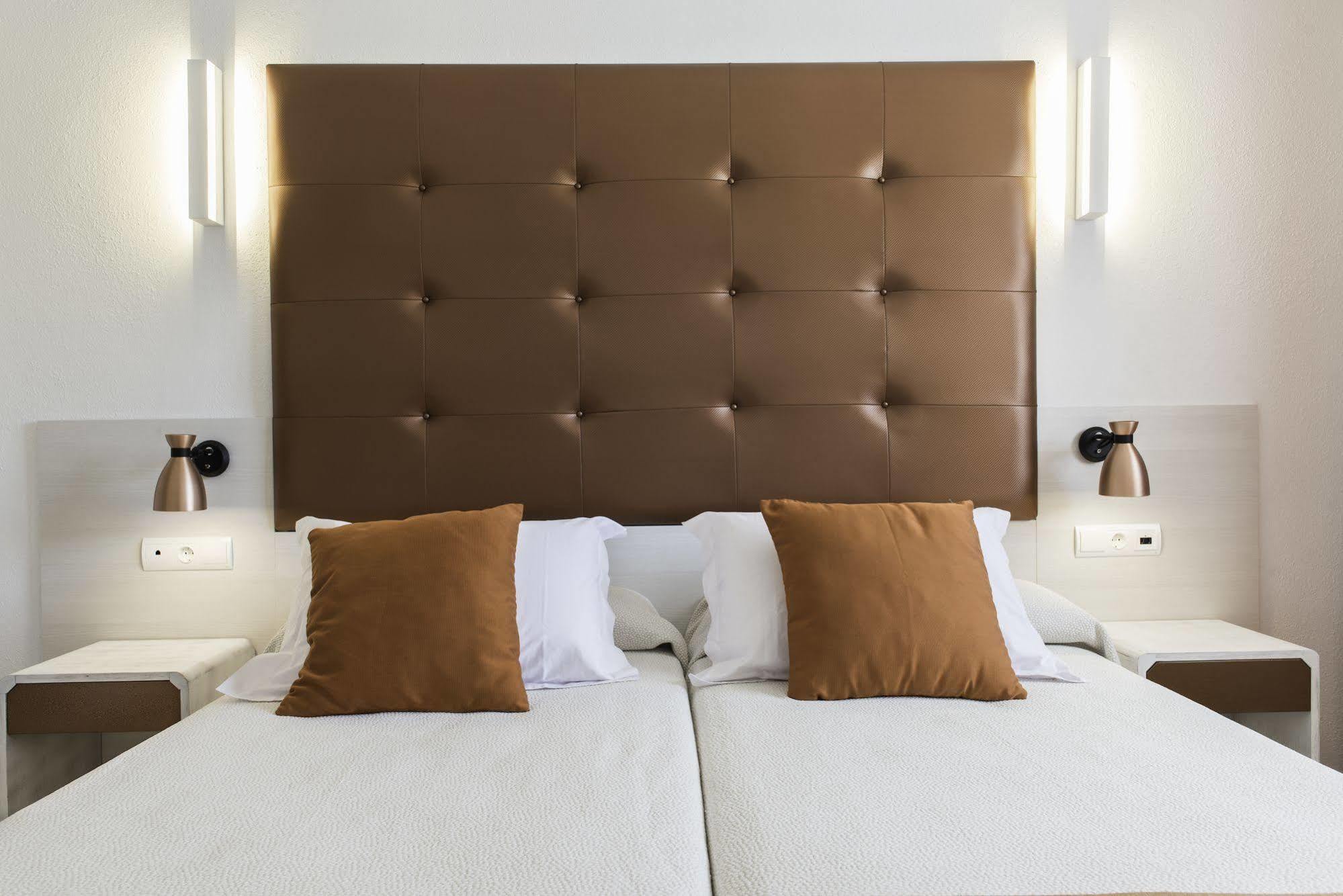 Typic Oasis Sa Tanca Apartment Cala Llonga  Bagian luar foto