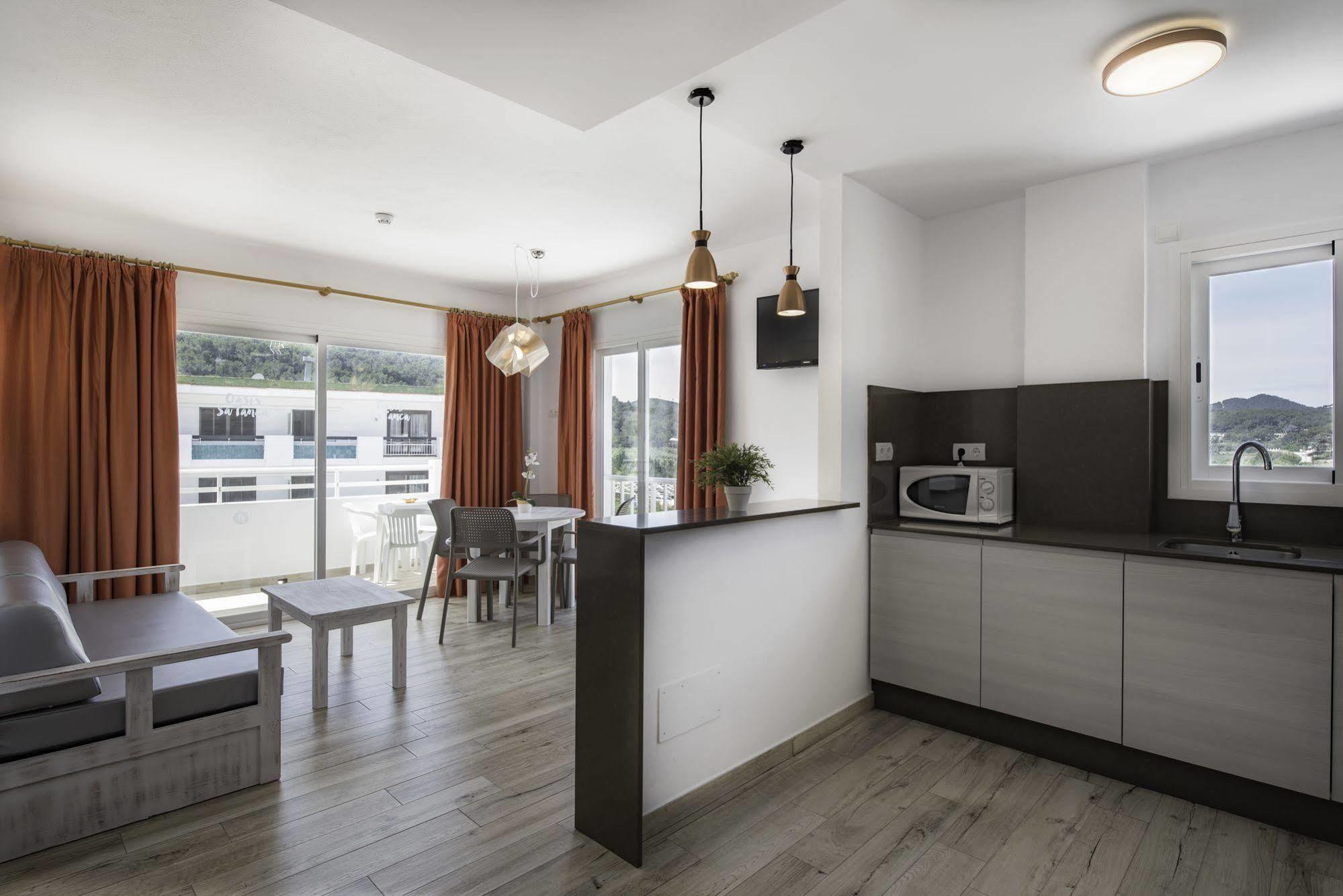 Typic Oasis Sa Tanca Apartment Cala Llonga  Bagian luar foto