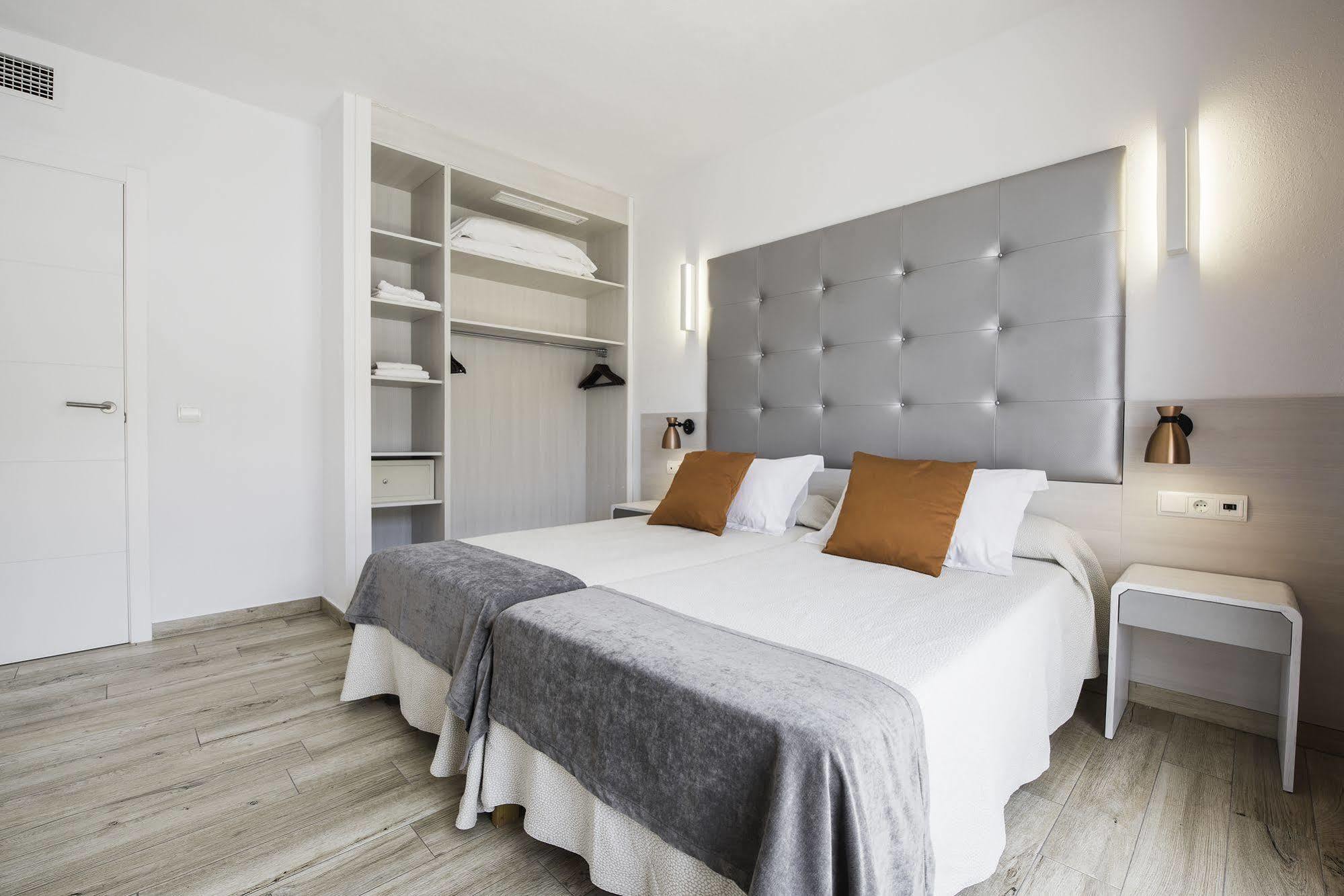 Typic Oasis Sa Tanca Apartment Cala Llonga  Bagian luar foto
